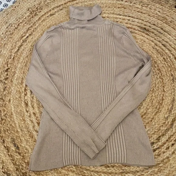 United States Sweaters Women Taupe Turtleneck NWOT - Picture 2 of 3